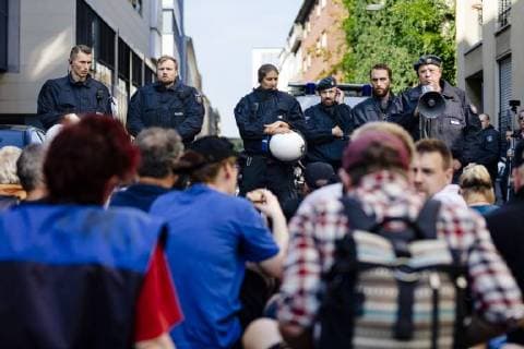 Demonstranten bei einer Kundgebung im Bahnhofsviertel. Köln, 18.08.2018 *** Protesters at a rally in the station district Cologne 18 08 2018 Foto:xC.xHardtx xFuturexImage