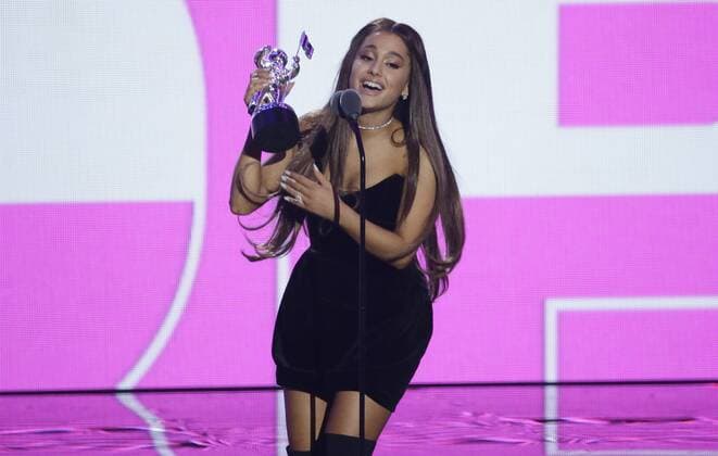 Ariana Grande accepts the Best Pop award during the 35th annual MTV Video Music Awards at Radio City Music Hall in New York City on August 20, 2018.  NYP20180820112 JOHNxANGELILLO