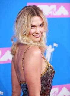 Karlie Kloss arrives on the red carpet at the 35th annual MTV Video Music Awards at Radio City Music Hall in New York City on August 20, 2018.  NYP20180820401 SERENAxXU-NING