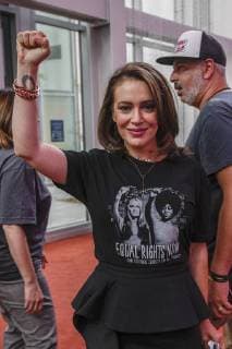 Entertainment Bilder der Woche KW34 LAS VEGAS, NV - AUGUST 20:Alyssa Milano at Rise Up for Roe Tour at Lou Ruvo Center for Brain Health in Las Vegas, Nevada on August 20, 2018. Copyright: xDamairsxCarterx