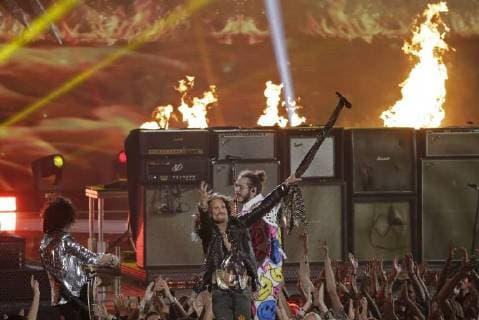 Aerosmith performs with Post Malone to close the 35th annual MTV Video Music Awards at Radio City Music Hall in New York City on August 20, 2018.  NYP20180820153 JOHNxANGELILLO