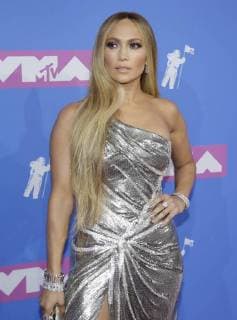 Jennifer Lopez arrives on the red carpet at the 35th annual MTV Video Music Awards at Radio City Music Hall in New York City on August 20, 2018.  NYP20180820408 SERENAxXU-NING