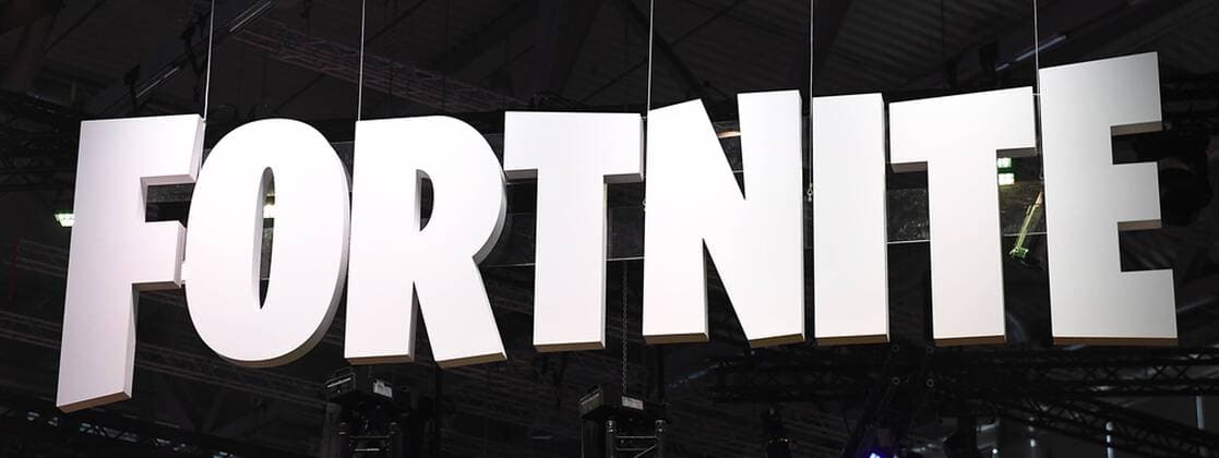 gamescom 2018 am 21.08.2018 in der Koelnmesse in Köln Schriftzug: FORTNITE Fortnite ist ein Koop-Survival-Spiel, das von People Can Fly und Epic Games entwickelt wurde und durch einen kostenlosen, auf dem Battle-Royale-Genre basierenden, Standalone-Modus, Fortnite Battle Royale, seine Popularität erlangte. *** gamescom 2018 at 21 08 2018 in Koelnmesse in Cologne Logo FORTNITE Fortnite is a co-op survival game developed by People Can Fly and Epic Games and has gained popularity with a free Battle Royale genre based standalone mode Fortnite Battle Royale xRx