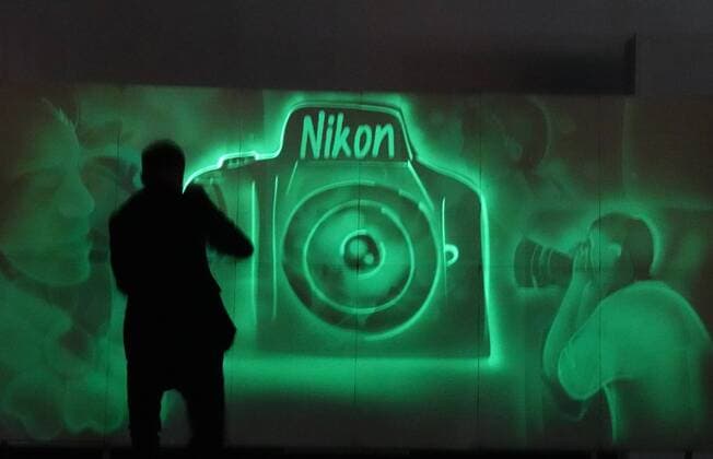 News Bilder des Tages Nikon s new full-frame mirrorless Z series presented in Warsaw Nikon s new full-frame mirrorless Z7 camera is displayed during an event unveiling the company s new Z series cameras and Z mount lens system in Warsaw on August 23, 2018. EN_01335028_0004 