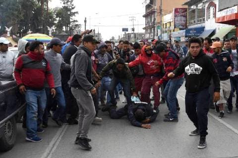 August 23, 2018 - EUM20180823SOC03.JPG .TULTEPEC, Mex. ProtestProtesta-Pirotecnia.- Un grupo de personas se manifestaron y agredieron a policias, luego del operativo realizado por autoridades mexiquenses en busca de pirotecnia en casas de Tultepec, que se realizo la madrugada de este 23 de agosto de 2018. Foto: Agencia EL UNIVERSALJuan Armando MartinezEELG  - ZUMAu78_ 20180823_zaf_u78_014 Copyright: xElxUniversalx