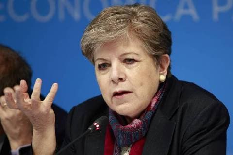 News Bilder des Tages Executive Secretary of the Economic Commission for Latin America and the Caribbean (Cepal) Alicia Barcena takes part in a press conference, in Mexico City, Mexico, 23 August 2018, to present the Economic Report for Latin America and the Caribeean 2018. The Cepal reduced the growth estimation of 2018 from 2.2 per cent to 1.5 per cent for the region, what means a slight 1.2 per cent growth since 2017 due to the internal demand and investment and despite the existence of external uncertainties . Cepal reduces growth forecast in Latin America to 1.5 per cent for 2018 !ACHTUNG: NUR REDAKTIONELLE NUTZUNG!  Copyright: xJoséxMéndezx MEX01 20180823-636706567126836919