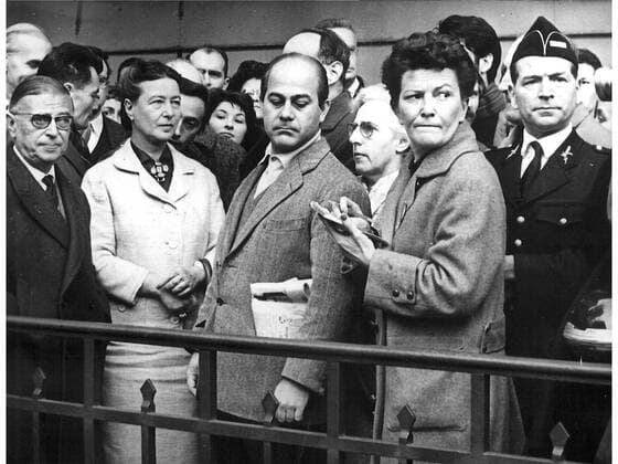 PARIJS---- SIMONE DE BEAUVOIR AND JEAN-PAUL SARTRE PARTICIPATED WITH SEVERAL PERSONALITIES AT A SILENT MANIFESTATION AGAINST RACISME AT THE PLACE MAUBERT IN PARIS.. .JVB WST BELGA.  x281971x