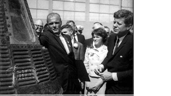 CAPE CANAVERAL ---- LT.-COL. JOHN GLENN SHOWING PRESIDENT KENNEDY THE MERCURY CAPSULE FRIENDSHIP 7 IN WHICH HE MADE THREE ORBITS OF THE EARTH , AT CAP CANAVERAL, FLORIDA, YESTERDAY. THE ASTRONAUT IS SEEN WEARING THE NATIONAL AERONAUTICS AND SPACE ADMINISTRATION S DISTINGUISHED SERVICE MEDAL WHICH THE PRESIDENT HAD JUST PRESENTED TO HIM. LOOKING ON ARE THE ASTRONAUT S CHILDREN LYN (14) AND DAVID (16). .JEP WST BELGA.  x301635x