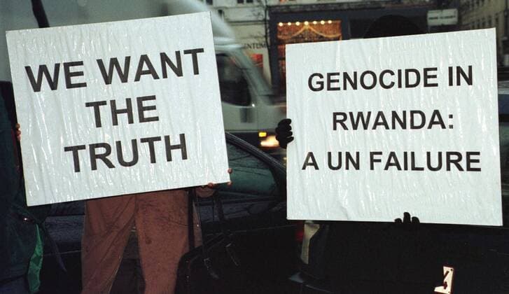 BRU22-28JAN99-BRUSSELS, BEL :The plaintiff claiming damages collective of victims of the Rwanda s genocide demonstrated in front of Hilton s hotel protesting against the contempt of Kofi Annan concerning Rwanda s genocide this morning in Brussels. BELGA photo gac  x329433x