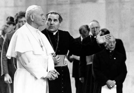 - The picture is about John Paul II visit to Belgium. On the picture : bishop Roger Vangheluwe of Bruges talking to Pope John Paul II during the visit at the Menin Gate friday morning, part of the Pope s visit to Ypres friday (Ieper, West Flanders). ARCHIVES  x34471791x