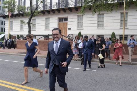 The Secretary of Economy of Mexico, Ildefonso Guajardo (C), go to the White House at the end of his meeting on the renegotiation of the Free Trade Agreement of America of the North (NAFTA) with the representative of Foreign Trade of the USA, Robert Lighthizer (out of frame), in Washington, USA, 27 August 2018. The talks between the US and Mexico to advance the renegotiation of the North American Free Trade Agreement (NAFTA) could be closed today, although it remains an important issue to be resolved, Guajardo said. USA and Mexico, about to announce an agreement on NAFTA !ACHTUNG: NUR REDAKTIONELLE NUTZUNG!  Copyright: xLENINxNOLLYx WS01 20180827-636709908995033266