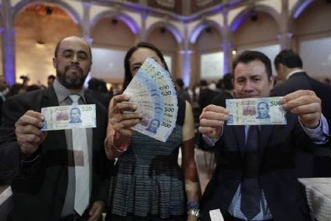August 27, 2018 - EUM20180827ECO07.JPG .CIUDAD DE MEXICO. MoneyBilletes-500 pesos.- 27 de agosto de 2018. Aspectos de la presentacion del nuevo diseno del billete de 500 pesos, con la imagen de Benito Juarez al frente, evento que se realizo en el Museo Interactivo de Economia. Foto: Agencia EL UNIVERSALIvan StephensEELG Copyright: xElxUniversalx