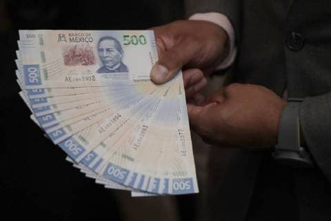 August 27, 2018 - EUM20180827ECO06.JPG .CIUDAD DE MEXICO. MoneyBilletes-500 pesos.- Aspectos de la presentacion del nuevo diseno del billete de 500 pesos, con la imagen de Benito Juarez al frente. Incluye mejoras de seguridad, funcionalidad y durabilidad. Foto: Agencia EL UNIVERSALIvan StephensEELG Copyright: xElxUniversalx