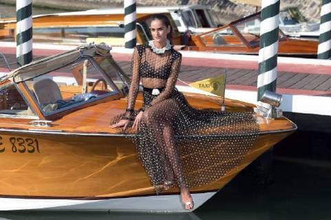 Entertainment Bilder des Tages 75th Venice Film Festival, Hotel Excelsior pier arrivals Pictured: Izabelle Goulart  Copyright: xAlbertoxTerenghi Veneziax2018x x xVeneziax