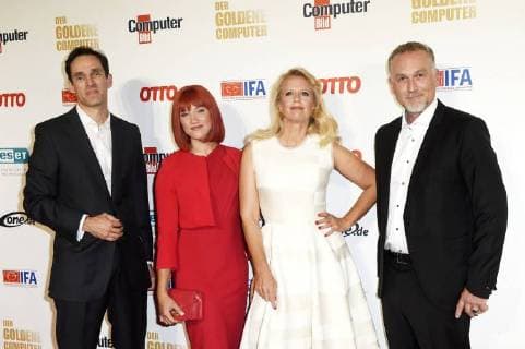 Frank Mahlberg, Miss IFA Nadine, Barbara Schöneberger und Dirk Kuchel bei der 21. Preisverleihung Der Goldene Computer 2018 im Axel-Springer-Haus. Berlin, 28.08.2018
