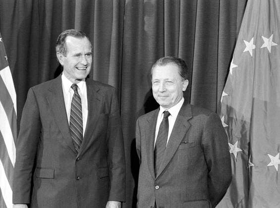 - BRUSSELS, BELGIUM (FILE) : This file picture dated 02 October 1987 shows USA Vice-President Georges Bush with European Commission President Jacques Delors. Georges Bush had been received at the European Commission on the occasion of a state visit to Belgium. ARCHIVES  x37865486x