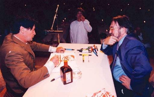 OST4 MIDDELKERKE,21JULY99 DUTCH ARTIST HERMAN BROOD DRAWING MR.HERMAN DE CROO (LIBERAL PARTY),THE NEW BELGIAN PRESIDENT OF THE CHAMBER OF REPRESENTATIVES,DURING THE OPENING OF AN ART EXHIBITION AT THE CASINO TUESDAY EVENING JULY 20.  x380921x