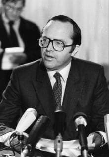 Wilfried Martens gives a press conference. (BELGA ARCHIVES)  x8965931x