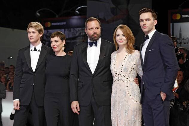 Entertainment Bilder des Tages Joe Alwyn, Olivia Colman, Yorgos Lanthimos, Emma Stone and Nicholas Hoult attending the The Favourite premiere at the 75th Venice International Film Festival at the Palazzo del Cinema on August 30, 2018 in Venice, Italy *** Joe Alwyn Olivia Colman Yorgos Lanthimos Emma Stone and Nicholas Hoult attending the The 75th Venice International Film Festival at the Palazzo del Cinema on August 30 2018 in Venice Italy Foto:xD.xBedrosianx xFuturexImage