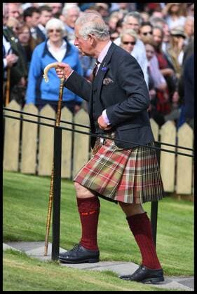 . 01 09 2018. Braemar, United Kingdom. The Queen attends the Braemar Gathering. HM Queen Elizabeth II struggles with an insect as she is joined by Prince Charles, Prince of Wales, and Princess Anne, attend The Braemar Royal Gathering in the Scottish Highlands.  xAndrewxParsonsx xi-Imagesx IIM-18413-0114