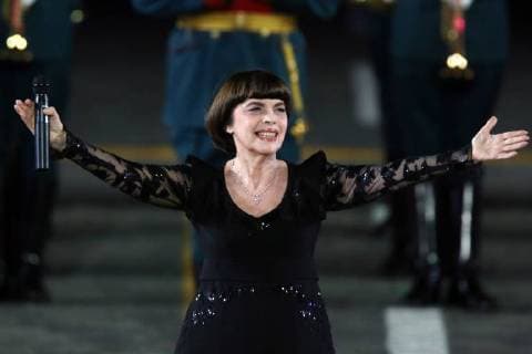 MOSCOW, RUSSIA - SEPTEMBER 2, 2018: French singer Mireille Mathieu performs at a ceremony to close the 2018 Spasskaya Tower International Military Music Festival in Moscow s Red Square. Marina Lystseva TASS  TS08EE3D