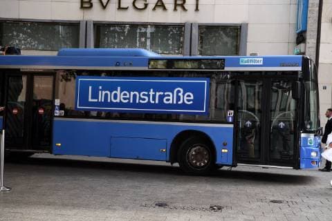 Lindenstrassen-Bus bei Lindenstrasse live in Concert - ARD-Kultserie trifft auf WDR Funkhausorchester im WDR Funkhaus in Köln am 02.09.2018 *** Lindenstrassen Bus at Lindenstrasse live in Concert ARD Kultserie meets WDR Funkhausorchester at the WDR Funkhaus in Cologne on 02 09 2018