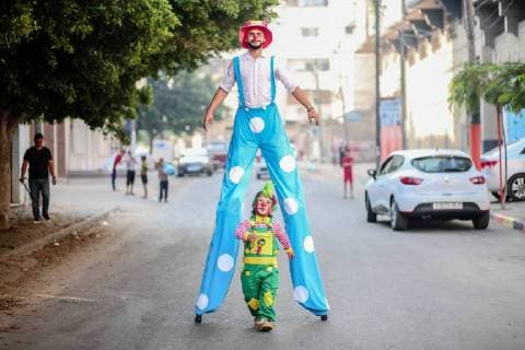 Entertainment Themen der Woche KW36 Entertainment Bilder des Tages September 3, 2018 - Gaza, Palestine - Two clowns seen in the Gaza city to cheer children up on the first day of the school year..On the morning of the first day of the school year, clowns of Gaza take to the street to entertain the school children to cheer them up. Gaza Palestine - ZUMAs197 20180903_zaa_s197_043 Copyright: xMohamedxZarandahx