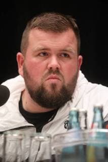Chemnitz - Wir sind mehr . Sänger Jan Monchi Gorkow ( Feine Sahne Fischfilet ) anläßlich einer Pressekonferenz zum Konzert gegen Rechtsradikalismus und Fremdenhass Wir sind mehr am 03.09.2018 in Chemnitz. 20180903SFL0010