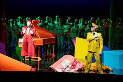 Entertainment Themen der Woche KW36 Entertainment Bilder des Tages Inszenierung Herbert Fritsch, Besetzung Maria Bengtsson als Fiordiligi, Stephanie Lauricella als Stephanie Lauricella, Kartal Karagedik als Guglielmo, Dovlet Nurgeldiyev als Ferrando, Sylvia Schwartz als Despina, Pietro Spagnoli als Don Alfonso;Fotoprobe Wolfgang Amadeus Mozart Cosi fan tutte Staatsoper Hamburg Hamburger Hanseatische, Hamburg Hamburg Deutschland Staatsoper *** Staging Herbert Fritsch Cast Maria Bengtsson as Fiordiligi Stephanie Lauricella as Stephanie Lauricella Kartal Karagedik as Guglielmo Dovlet Nurgeldiyev as Ferrando Sylvia Schwartz as Despina Pietro Spagnoli as Don Alfonso Photo sample Wolfgang Amadeus Mozart Coso fan tutte Staatsoper Hamburg Hamburger Hanseatic Hamburg Hamburg Germany Staatsoper