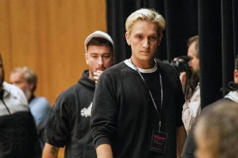 Felix Brummer von Kraftclub bei der Pressekonferenz zum wirsindmehr-Konzert gegen Rechts in der Stadthalle. Chemnitz, 03.09.2018