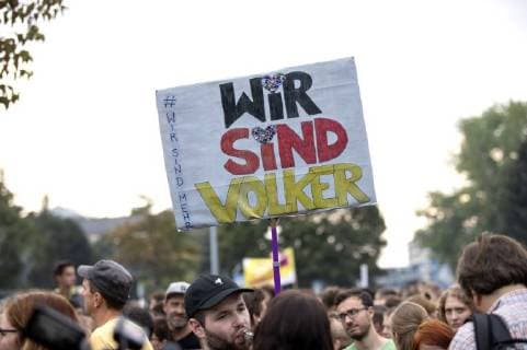 Besucher vom wirsindmehr-Konzert gegen Rechts vor der Johanniskirche. Chemnitz, 03.09.2018