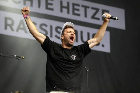 Marteria live beim wirsindmehr-Konzert gegen Rechts vor der Johanniskirche. Chemnitz, 03.09.2018