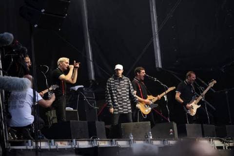 Kraftclub und Casperlive beim wirsindmehr-Konzert gegen Rechts vor der Johanniskirche. Chemnitz, 03.09.2018