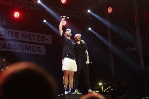 Marteria und Casper live beim wirsindmehr-Konzert gegen Rechts vor der Johanniskirche. Chemnitz, 03.09.2018