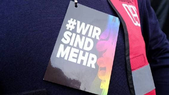 03.09.2018, xkhx Chemnitz Wir sind mehr - Aufstehen gegen rechte Hetze Prohekt Chemnitzer Kultureinrichtungen Open Air Konzert zu dem ca. 60.000 Menschen kamen um mit Plakaten und der Anwesenheit gegen Hass und Ausgreunzung ein Zeichen zu setzen