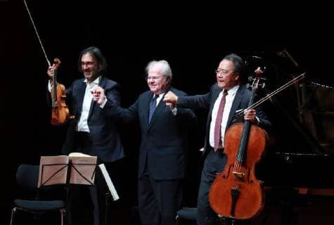 Entertainment Bilder des Tages Frankfurt, Rheingau Musik Festival (180905) -- FRANKFURT, Sept. 5, 2018 -- Cellist Yo-Yo Ma, pianist Emanuel Ax and violinist Leonidas Kavakos (from R to L) perform at the 31st Rheingao Music Festival in Frankfurt, Germany, on Sept. 4, 2018. ) (jmmn) GERMANY-FRANKFURT-RHEINGAO MUSIC FESTIVAL LuoxHuanhuan 