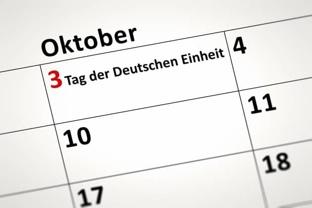 Kalenderblatt, auf dem der Tag der Deutschen Einheit markiert ist., Deutschland calendar sheet with marked Day of German Unity, Germany BLWS493403 Copyright: xblickwinkel McPHOTO M.xGannx