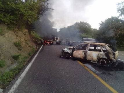 A view of burnt vehicles used to block the road, in Xoxhipala, Mexico, 05 September 2018. At least to died and several were wounded during clashes between rural policemen and armed groups, in Xochipala. Armed group faces rural Police in south Mexico !ACHTUNG: NUR REDAKTIONELLE NUTZUNG!  Copyright: xSTRx XOX01 20180905-636717727910332081