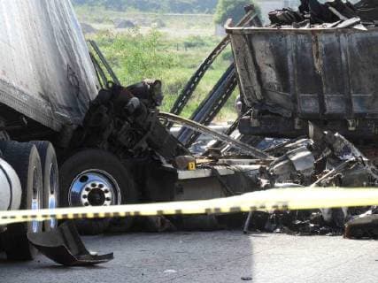 September 5, 2018 - EUM20180905SOC07.JPG .QUERETARO, Qro.- AccidentAccidenteChoque.- Dos personas perdieron la vida calcinadas luego de un choque entre dos traileres en la cabina de su tracto camion, luego de que golpearon de frente contra el costado del remolque de otra unidad de carga, en el kilometro 33 del Libramiento Noreste, en direccion a San Luis Potosi. La colision provoco un incendio que cubrio gran parte de la carroceria del vehiculo. Foto: Agencia EL UNIVERSALAFBV Copyright: xElxUniversalx