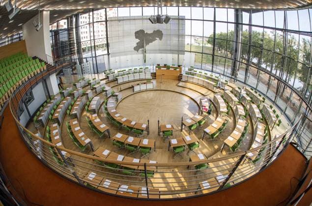 Der leere Plenarsaal des Sächsischen Landtages in Dresden vor Beginn der Regierungserklärung zu den Vorfällen in Chemnitz am Mittwoch (05.09.2018). *** The empty plenary hall of the Saxon Landtag in Dresden before the beginning of the government declaration on the incidents in Chemnitz on Wednesday 05 09 2018 RM001