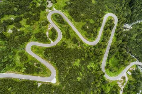Luftaufnahme, Kurvige Passstraße San Bernadino Pass, Kanton Graubünden, Schweiz, Europa Copyright: imageBROKER/StefanxSchurr ibxssc04737046.jpg