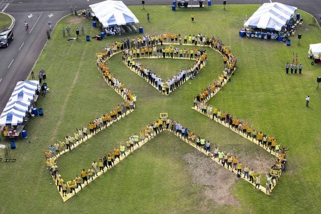 October 14, 2015 - Joint Base Pearl Harbor-Hickam, HAWAII, United States - PEARL HARBOR (Sept. 5, 2018) Hawaii Gov. David Ige, Hawaii-based service members from every branch of service, Department of Defense (DoD) personnel and military and DoD families form a human chain in the shape of a yellow suicide awareness ribbon in support of National Suicide Awareness Month during the Joint Services Suicide Prevention Proclamation signing at Joint Base Pearl Harbor-Hickam. Ige, military leadership and Military and Family Support Center came together as a community to pledge to help prevent suicide-related deaths. (U.S. Navy Mass Communication Specialist 1st Class Corwin Colbert Released) 180905-N-QE566-035 US Navy via globallookpress.com Joint Base Pearl Harbor-Hickam United States - ZUMAic07 20151014_zan_ic07_001 Copyright: xUsxNavyx