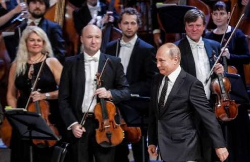Entertainment Themen der Woche KW36 Entertainment Bilder des Tages MOSCOW, RUSSIA - SEPTEMBER 8, 2018: Russia s President Vladimir Putin (front) attends the opening of the Zaryadye Concert Hall in Moscow s Zaryadye Park. Mikhail Metzel TASS  TS08FA15