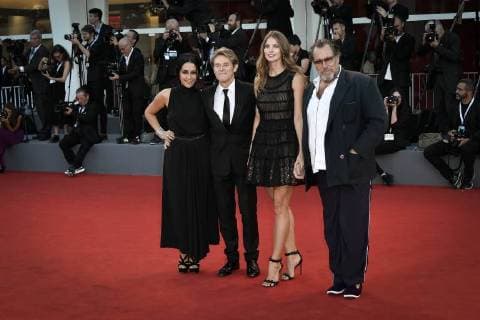 Foto IPP Daniele Cifala 08 09 2018 75 th Mostra Internazionale d Arte Cinematografica Festival del Cinema di Venezia Award Ceremony Red Carpet Arrivals - 75th Venice Film Festival nella foto : Louise Kugelberg, Julian Schnabel, Willem Dafoe and Giada Colagrande walk the red carpet ahead  0
