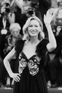 Filmfestival Biennale Venedig, Mostra del Cinema, VENICE, ITALY: Naomi Watts walk the red carpet ahead of the Award Ceremony during the 75th Venice Film Festival in Venezia, Italia.