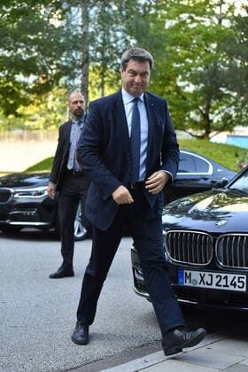 Markus SOEDER (Ministerpraesident Bayern), bei seiner Ankunft an der CSU Landesleitung, Einzelbild,Freisteller, Ganzkoerperaufnahme,ganze Figur. . CSU Vorstandssitzung am 10.09.2018.