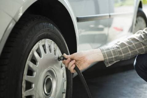 Inflating car tire  Copyright: AlexVentura B88995406