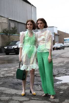 Reese Blutstein and Molly Blutstein posing on the street outside of the Eckhaus Latta show during New York Fashion Week - Sept 8, 2018 - NYFW: Spring 2019 Street Style Day 3, New York New York United States  Copyright: xValentinaxRanierix h_00541567