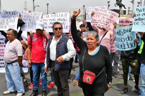 September 10, 2018 - EUM20180910ACT02.JPG.CIUDAD DE MEXICO, ProtesProtesta-CDMX.-10 de septiembre 2018.- Elementos de la Secretaria de Seguridad Publica y comerciantes de Tepito se enfrascaron en un conato de bronca sobre Paseo de la Reforma y Eje 1 Norte, luego de que un grupo de ambulantes marchara para exigir de manera pacifica a las autoridades capitalinas regular los operativos contra el narcomenudeo. Foto: Agencia EL UNIVERSALAlejandra LeyvaRCC. Copyright: xElxUniversalx