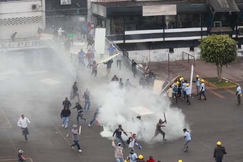 September 10, 2018 - Lima, PERU - LIMA 10 DE SETIEMBRE DEL 2018..Tras el enfrentamiento entre los hinchas de Alianza Lima y los miembros de la iglesia evangÃˆlica El Aposento Alto , la PolicÃaa Nacional (PNP) volviÃ› a recuperar la orden del estadio Alejandro Villanueva, Matute , del club Alianza Lima...FOTO: LINO CHIPANA_EL COMERCIO Lima PERU Copyright: xElxComerciox